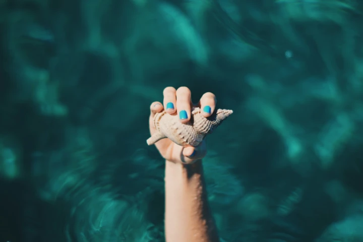 Nail art azzurra