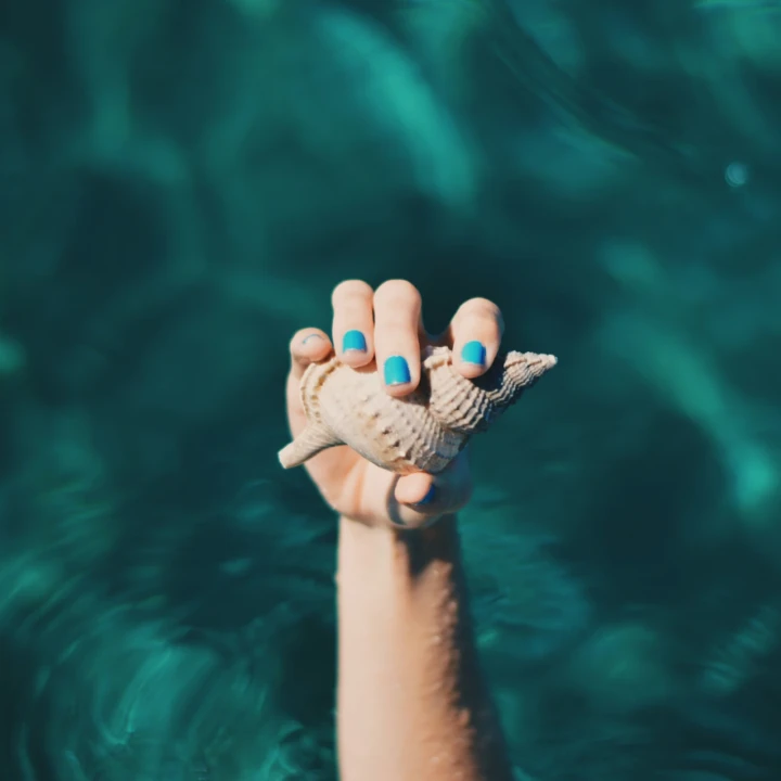 Nail art azzurra